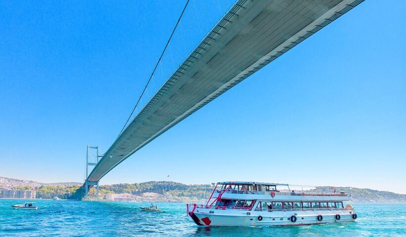 Bosphorus cruise by night